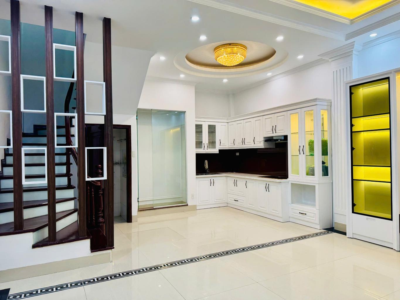 Bán nhà đẹp Việt Hưng - Lô góc - Ga ra thang máy - 6 tầng 8.9 tỷ (Thương lượng) - Ảnh chính